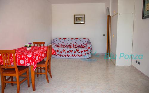casa-vacanze-astrea-le-forna-blu-ponza-cala-acqua-04