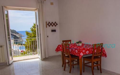 casa-vacanze-astrea-le-forna-blu-ponza-cala-acqua-07