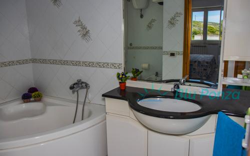 casa-vacanze-astrea-le-forna-blu-ponza-cala-acqua-13
