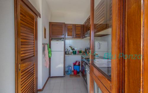 villa-capo-bianco-blu-ponza-vista-mare-porto-07