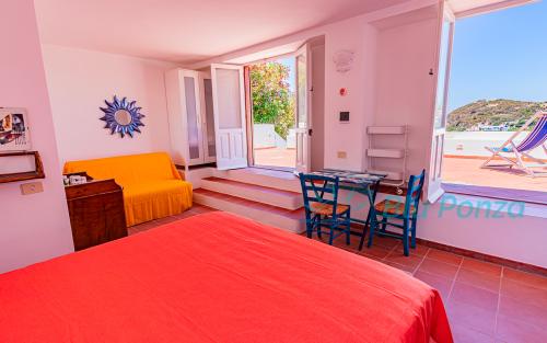 villino-rosa-le-forna-appartamento-vacanze-blu-ponza-04